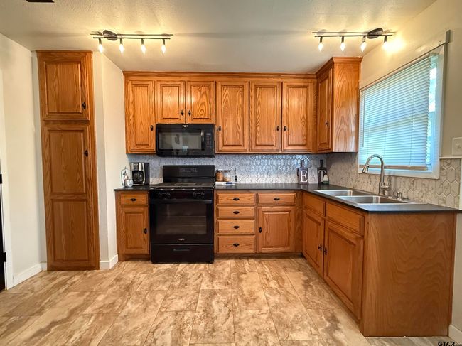 200 W Coke Rd, House other with 2 bedrooms, 1 bathrooms and null parking in Winnsboro TX | Image 10