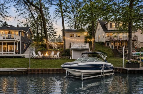 9453 Huron, Pinckney, MI, 48169-9419 | Card Image
