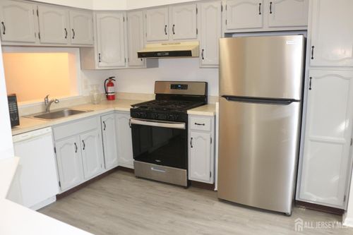 405 Maplecrest Rd, Edison, NJ, 08820-1821 | Card Image