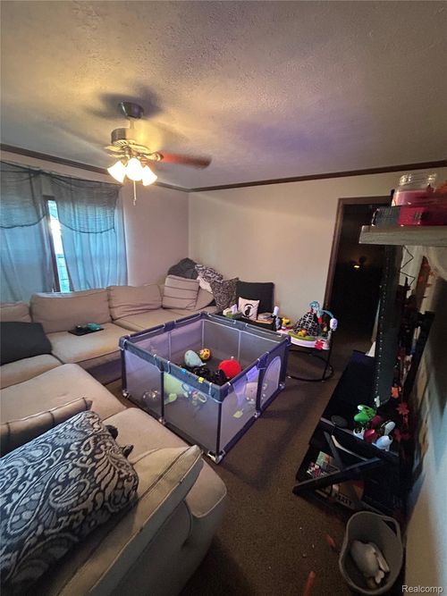 29319 Maple Dr, Flat Rock, MI, 48134-9725 | Card Image