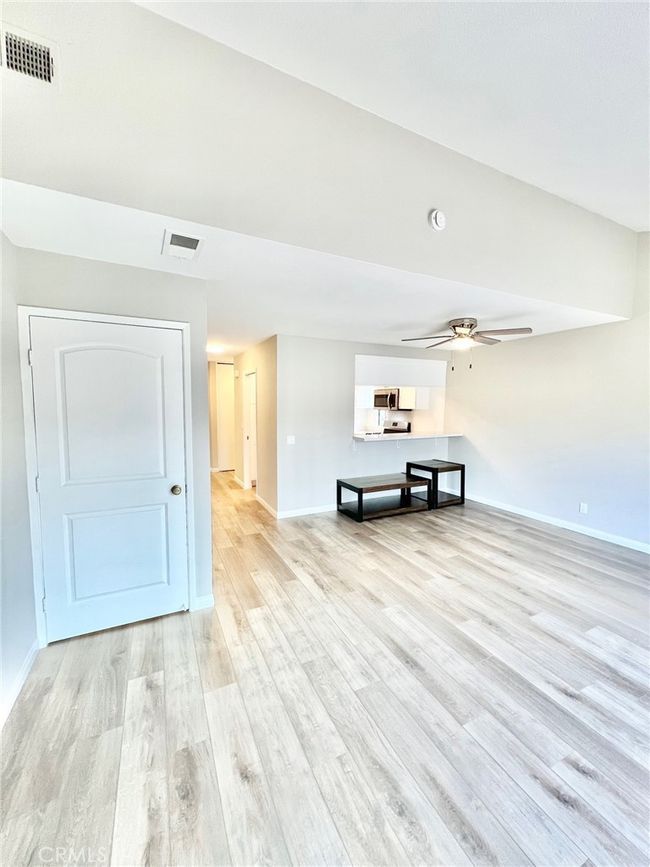 64 Avalon Terrace Rd, Condo with 2 bedrooms, 3 bathrooms and 1 parking in Avalon CA | Image 16
