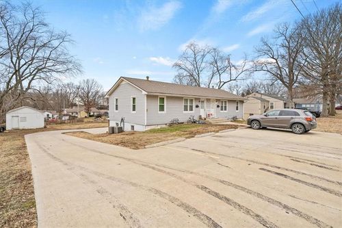 907 E Wall Street, Harrisonville, MO, 64701 | Card Image