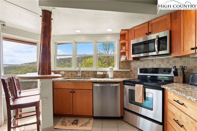 104 Longview Ct, House other with 2 bedrooms, 3 bathrooms and null parking in Seven Devils NC | Image 13