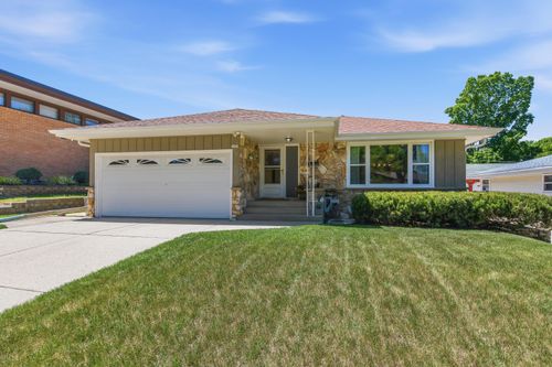 2433 S 93rd St, WEST ALLIS, WI, 53227-2317 | Card Image