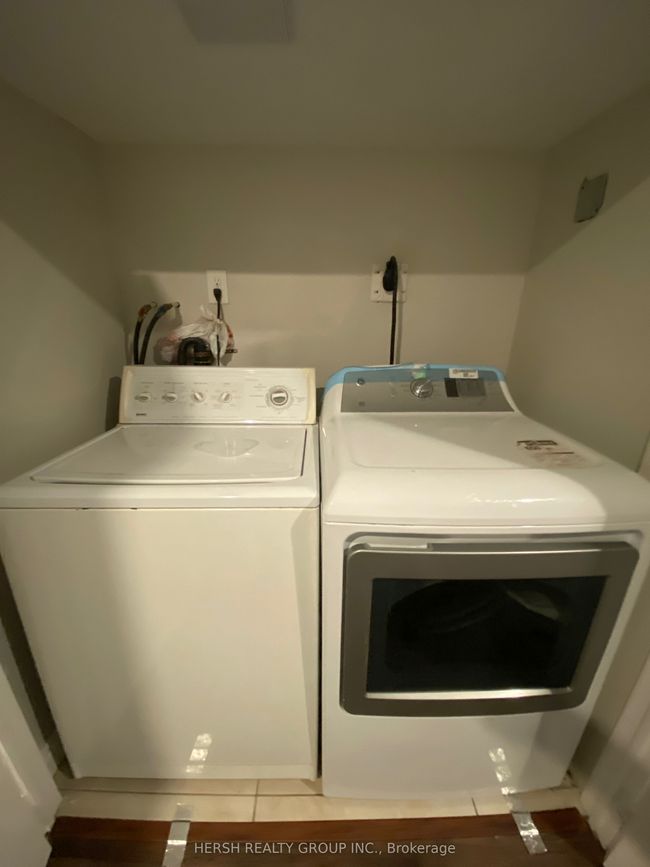 BSMT - 62 Wandering Trail, House other with 2 bedrooms, 1 bathrooms and 1 parking in Scarborough ON | Image 8