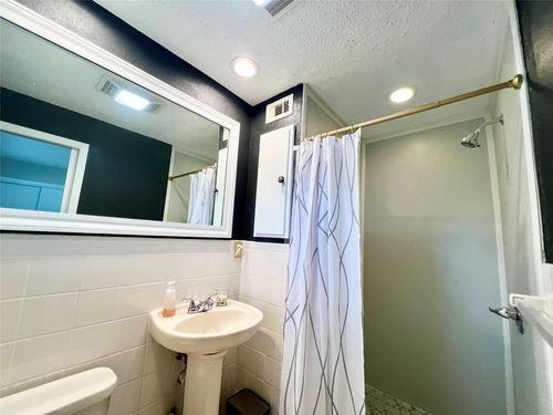 1222 Sunset Ln, Texas City, TX, 77590-5552 | Card Image