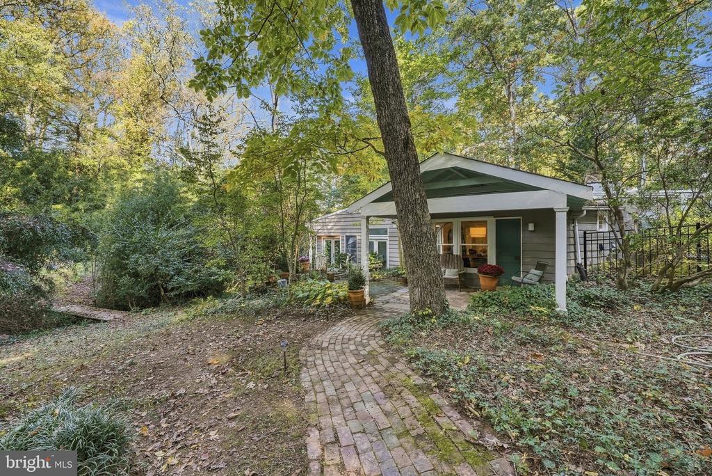 Residential in FALLS CHURCH 3