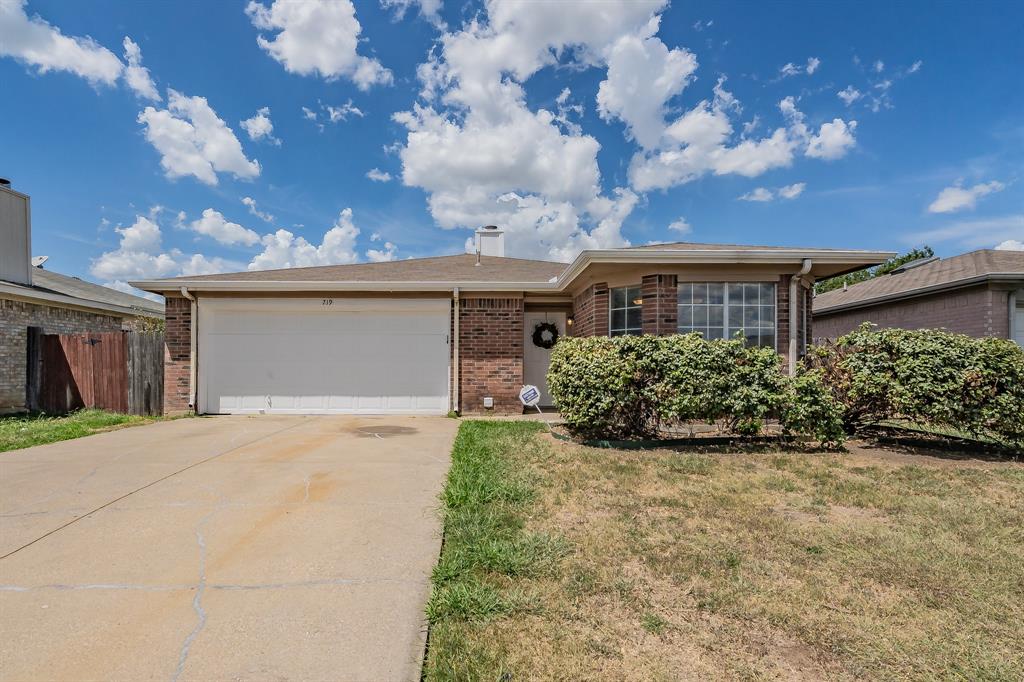 Charles City Dr, Arlington, TX 76018