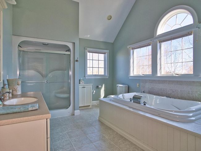 6 Wildpepper Ln, House other with 4 bedrooms, 4 bathrooms and 4 parking in Dartmouth MA | Image 25