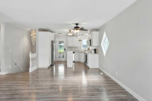 56 Luxstone Cres Sw, Airdrie, AB, T4B2W7 | Card Image