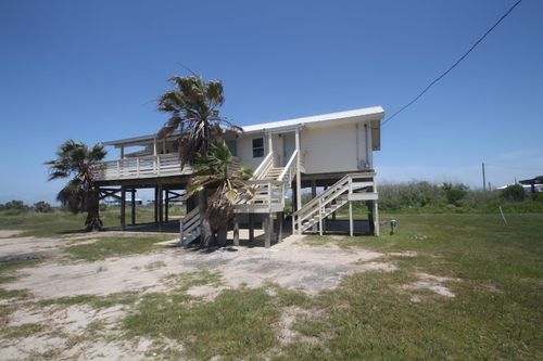130 Olive Ln, Grand Isle, LA, 70358 | Card Image