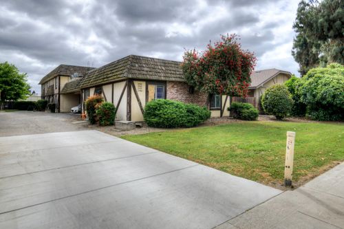 2440 S Sallee, Visalia, CA, 93277 | Card Image