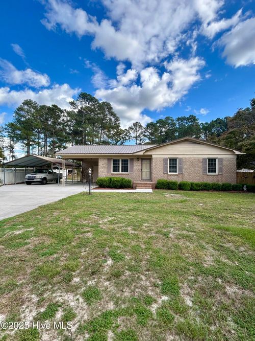 395 Old Boardman Rd, Bladenboro, NC, 28320-8955 | Card Image