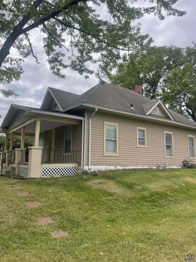 1101 Sw Plass Ave, House other with 2 bedrooms, 1 bathrooms and null parking in Topeka KS | Image 2