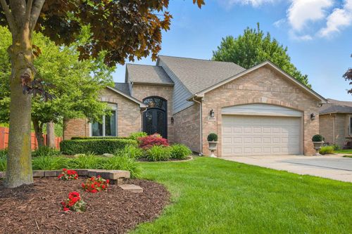 37085 Brett Dr, New Baltimore, MI, 48047-5516 | Card Image