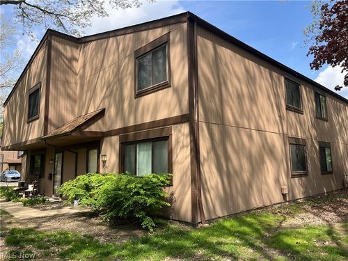 26747 Lake Of The Falls Blvd, Olmsted Falls, OH, 44138-2610 | Card Image
