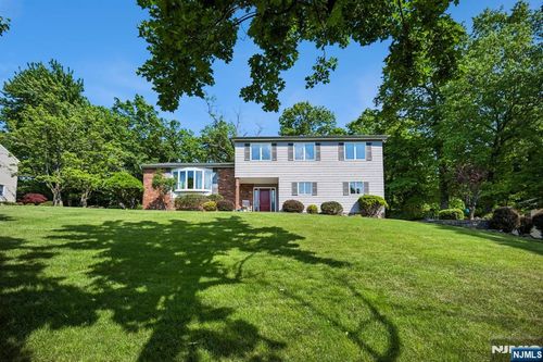 17 Stonewall Dr, Livingston, NJ, 07039-1821 | Card Image