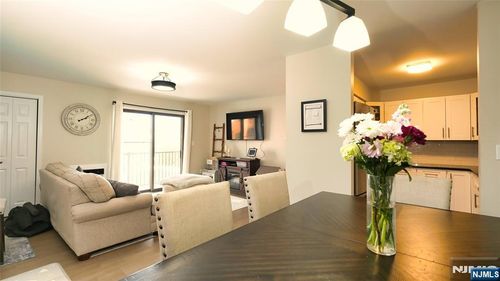 651 Riverside Ave, Lyndhurst, NJ, 07071-3060 | Card Image