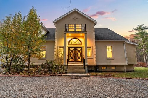 676 Franklin St, Duxbury, MA, 02332-3136 | Card Image