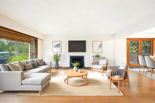 1561 Merlynn Cres, North Vancouver, BC, V7J2X9 | Card Image