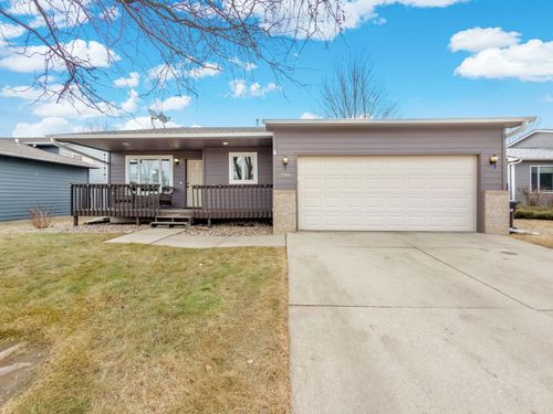 704 S Wheatland Ave, Sioux Falls, SD, 57106-8413 | Card Image