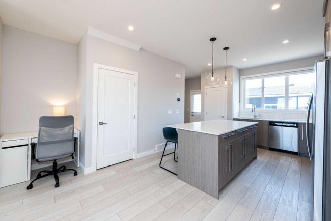110 Chelsea Mews, Home with 3 bedrooms, 2 bathrooms and 2 parking in Chestermere AB | Image 4
