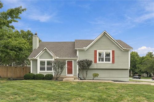 824 10th Ter, Lee's Summit, MO, 64081-3043 | Card Image