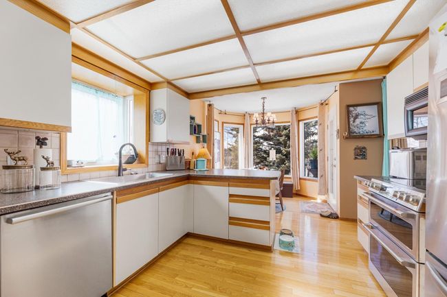 19 Sunrise Way, Home with 3 bedrooms, 3 bathrooms and 4 parking in Priddis Greens AB | Image 23