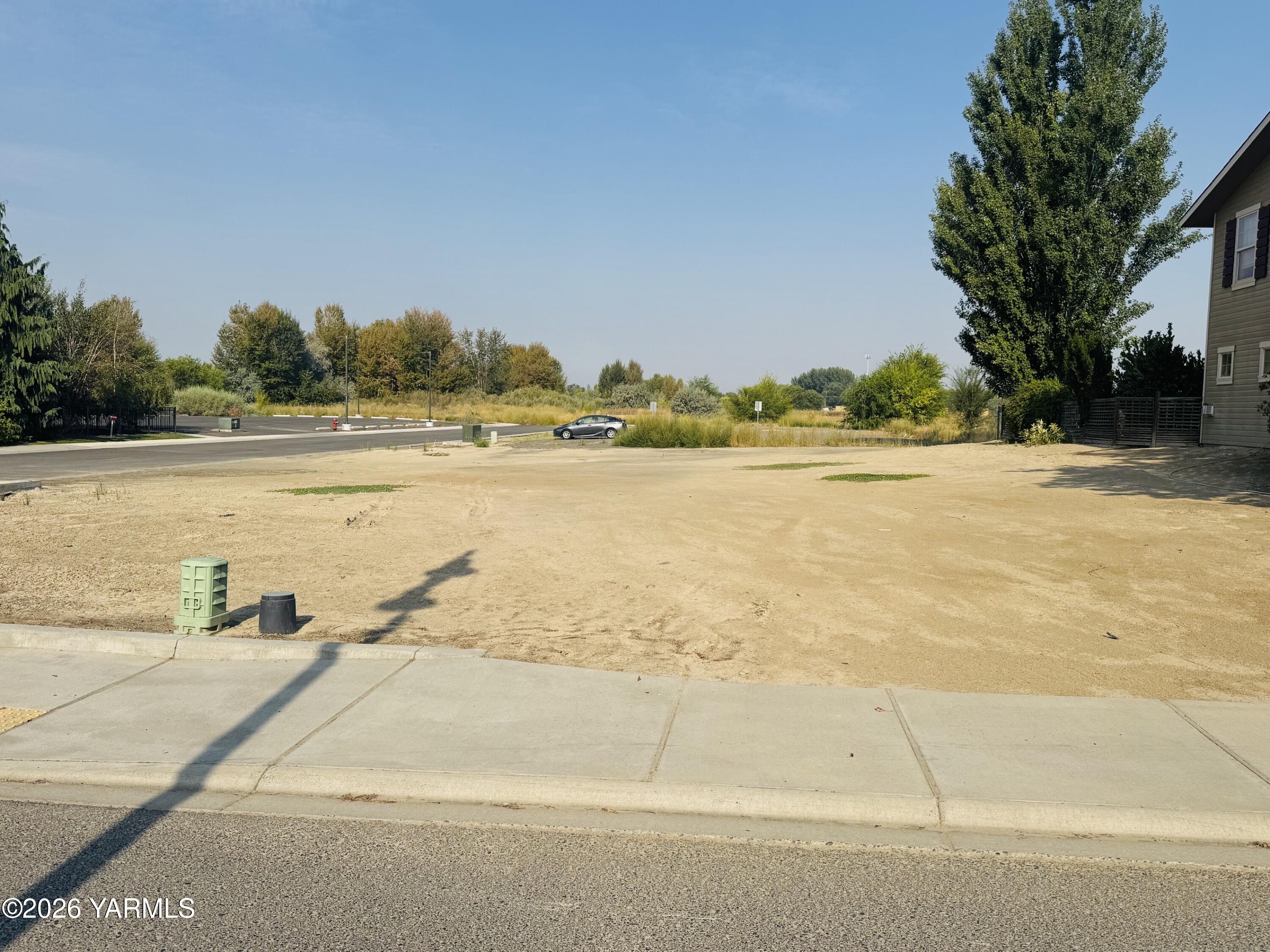 Land in Zillah 2