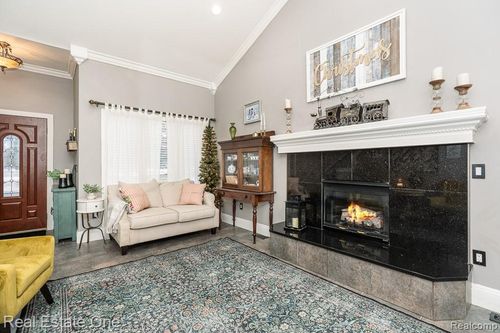 820 Quatro Ln, Leonard, MI, 48367-2538 | Card Image