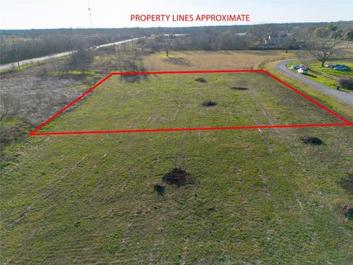 219 Pony Ln, Wallis, TX, 77485-9757 | Card Image