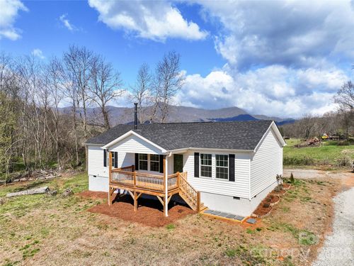 105 Stormy Way, Waynesville, NC, 28785-0288 | Card Image