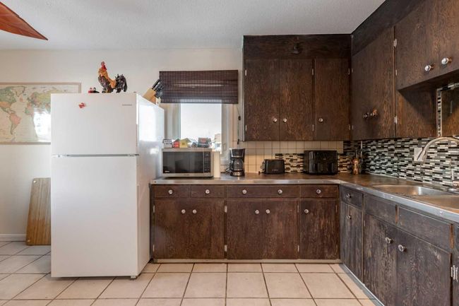 126 3 St, House other with 5 bedrooms, 2 bathrooms and 4 parking in Stirling AB | Image 6