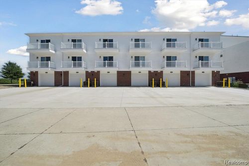 53502 Champlain St, Macomb, MI, 48042-3728 | Card Image