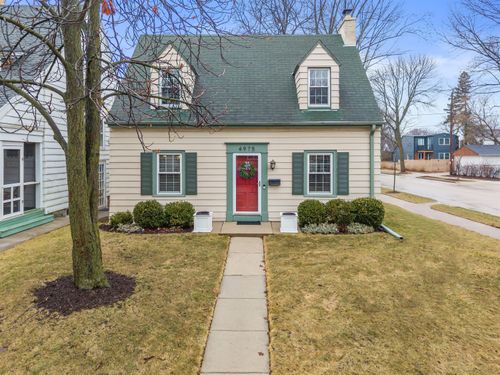 4975 N Hollywood Ave, Whitefish Bay, WI, 53217-5936 | Card Image