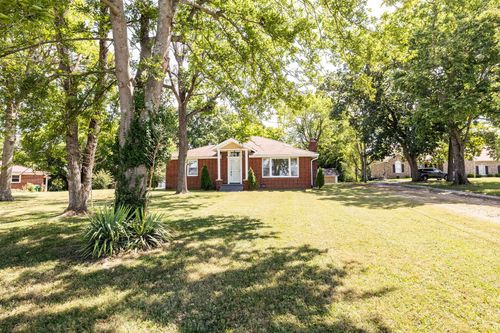 912 Highland Cir, Madison, TN, 37115-2523 | Card Image