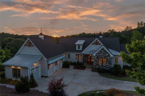 1634 Currahee Club Dr, Toccoa, GA, 30577-7295 | Card Image