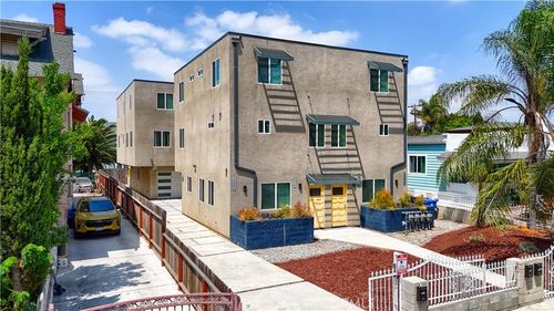 12-3019 S Raymond Avenue, Los Angeles, CA, 90007 | Card Image