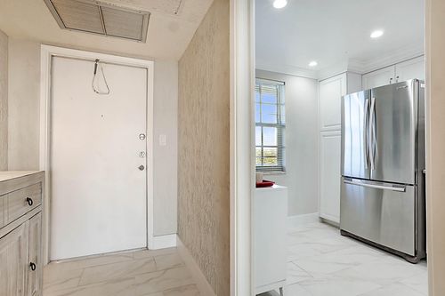 703-575 Oaks Ln, Pompano Beach, FL, 33069-3715 | Card Image