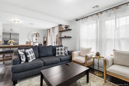 14 5th St, Huntington Station, NY, 11746-1443 | Card Image