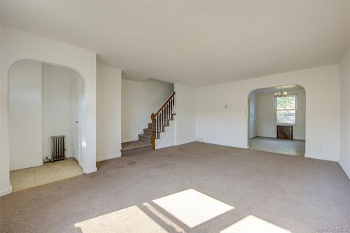 53-21 194th St, Fresh Meadows, NY, 11365-1240 | Card Image