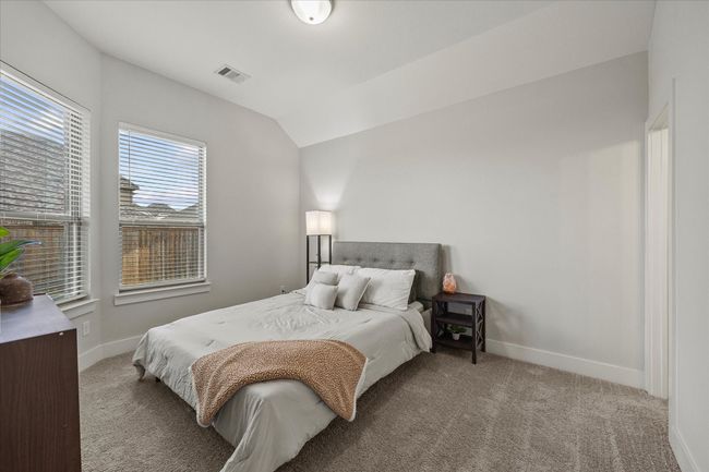 Auxiliary bedroom includes spacious closet | Image 25