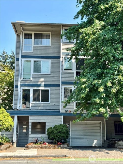 304-12026 15th Ave Ne, Seattle, WA, 98125-5050 | Card Image