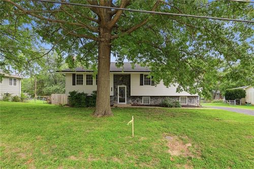 1207 104th St, Edwardsville, KS, 66111-1151 | Card Image