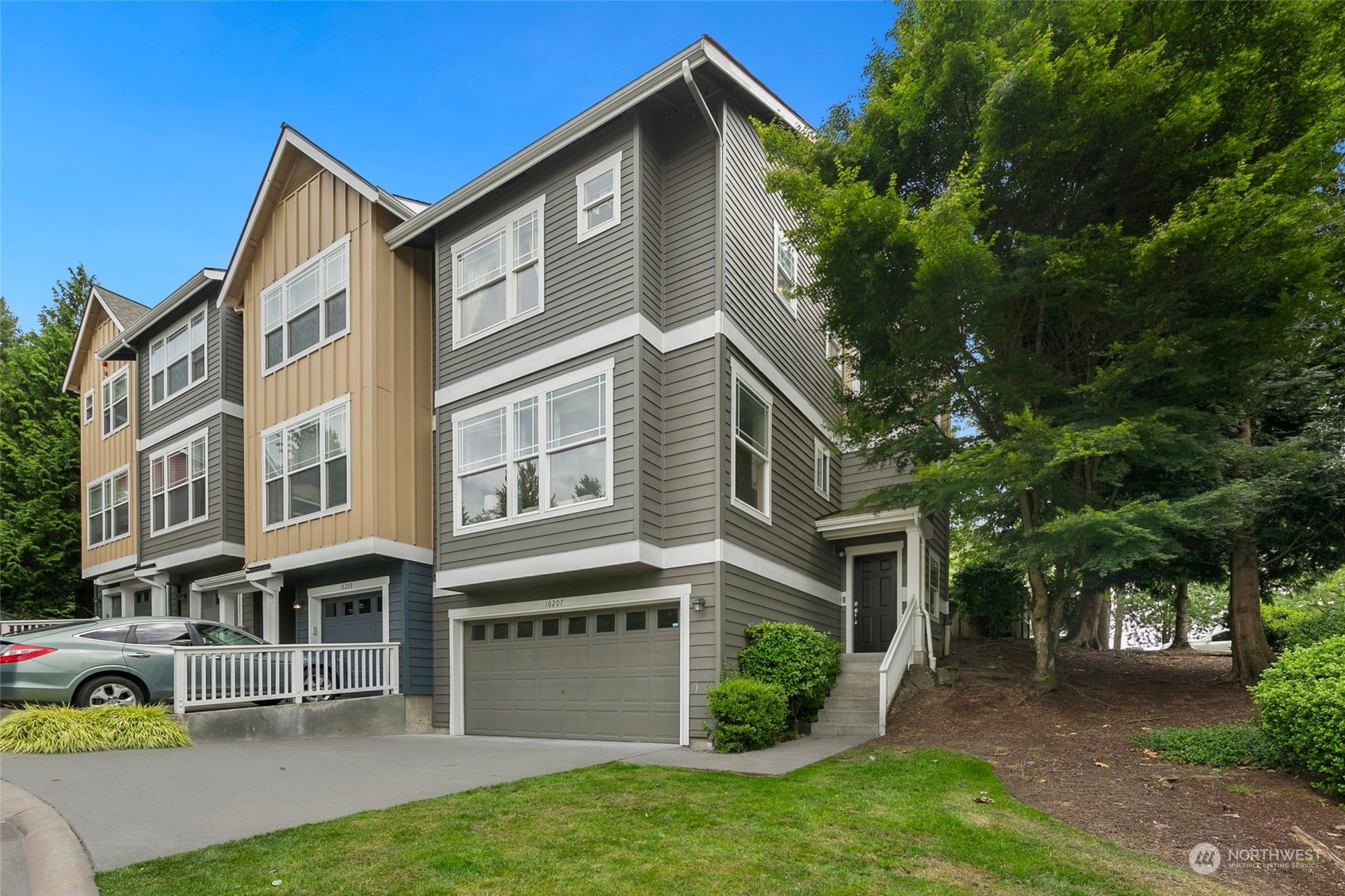 90th Ct, Redmond, WA 98052