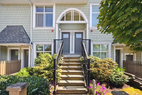 207-7250 18th Ave, Burnaby, BC, V3N1H3 | Card Image