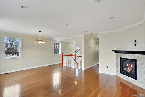 5 Crosby Pl, New Rochelle, NY, 10801-3201 | Card Image
