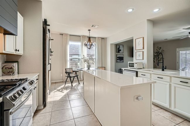 811 Clear Springs Holw, House other with 4 bedrooms, 3 bathrooms and null parking in Buda TX | Image 7