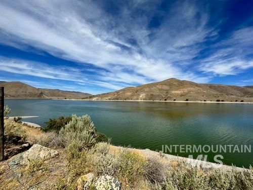32214 Snake River Rd, Huntington, OR, 97907 | Card Image