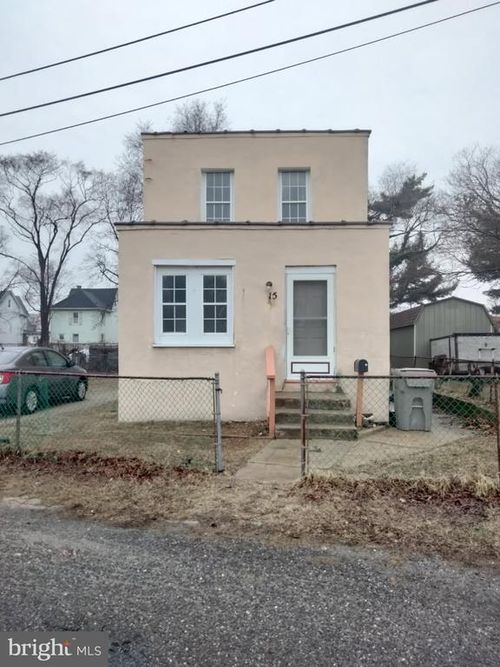 15 Railroad Ave, PAULSBORO, NJ, 08066-1024 | Card Image